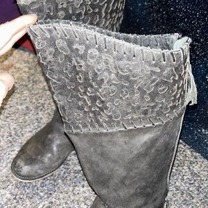 Women’s size 11 corral zip up boots black